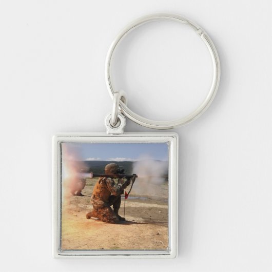 襲撃者がロケット推進弾を発射する キーホルダー (正面)