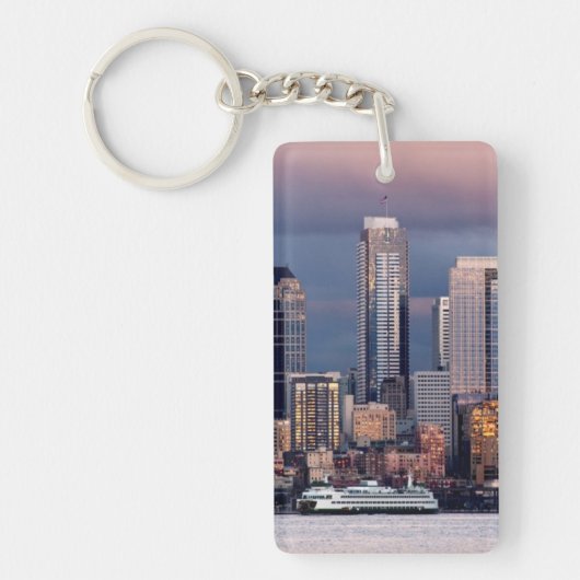 西から見られる美しく、劇的な日没 キーホルダー (正面)