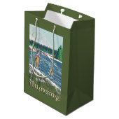 西のイエローストーン、モンタナ-はえの漁師 ミディアムペーパーバッグ (裏面アングル)