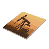 西のテキサス州のポンプジャックのポンプ作動液、米国 タイル (側面)