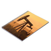 西のテキサス州のポンプジャックのポンプ作動液、米国 ノートブック (左側)