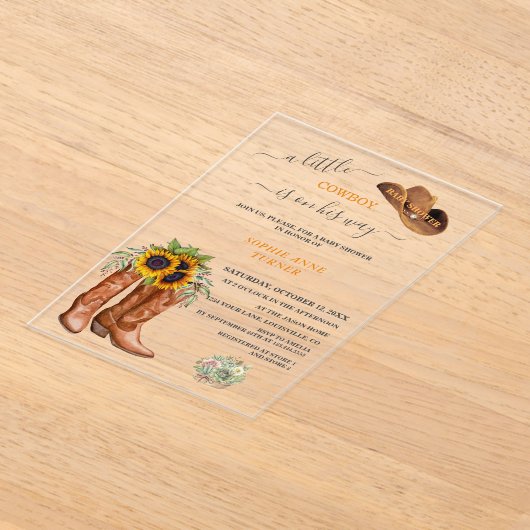 西の小さなカウボーイブーツ少年の赤ちゃんシャワー アクリル招待状 (レイダウン)