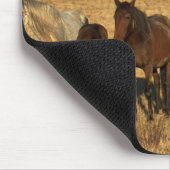 西の馬の群れ マウスパッド (コーナー)