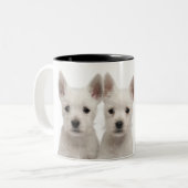西の高地テリアの子犬(7週古い) ツートーンマグカップ (正面左)