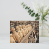 西アフリカのフェティシズム市場での呪術人形 ポストカード (スタンド正面)