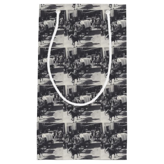 西カウボーイズ抱き枕トレイルライダーとワゴン スモールペーパーバッグ (正面)