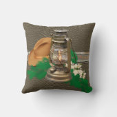 西カウボーイハットランタンフェイクウッドレザープリント クッション (裏面)