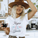 西カウボーイ女性のカーボーイキーパー・オブ・ザ・ジェンダー・リビール Tシャツ<br><div class="desc">このWestern Gender Revealシャツは、どの国のGender Revealにも最適！ことわざの「ジェンダーのキーパー」デザインをフィーチャーしたこの可愛らしいシャツは、の大きな秘密を担当する非常に重要な人物に理想的であ保る。野生の西の精神を捉えたルチン・トータンのジェンダー・リビールにサドルを取る準備をしなさい！この魅力的デザインはロよくはしゃぐデオと砂漠の風景の手のシーンを通して行くロ図解入りの、写真付きのープフォントを備えている。あらゆる性別の暴露に最適な、このコレクションはお洒落、招待状、楽しい装飾、おもしろいの好意を含む、すべて西部のダッシュを吹き込んしゃれているだ。客が来た瞬間から感じは、彼らは活気ある牧場の冒険に足を踏み入れたように祝、あなたの小さなバッカロがスタイルに来た！一致するアイテムの詳細については、コレクション全体を参照する</div>