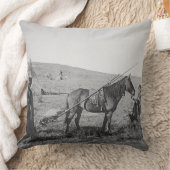 西部のカナダ、c.1のネイティブアメリカンのクリー族の人々 クッション (ブランケット)