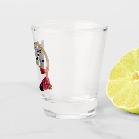 西部の結婚式のカウボーイ・ブーツの帽子のバラは個人化なります ショットグラス (右)