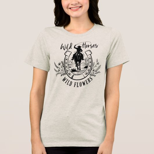 西部の自然愛好家 野生の馬と野の花 トライブレンドTシャツ (正面)