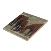 西部を一緒に牧草を食べている平和な馬の群れ タイル (側面)