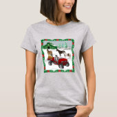 西部牧場の赤い全地形四輪車と犬と納屋 Tシャツ (正面)