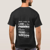 見つけられるOFTAの油田(暗いワイシャツ) Tシャツ (裏面)