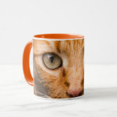 見つめる猫のマグカップ マグカップ (正面左)