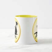 見ている黒い子猫楕円形のマグ マグカップ (中央)