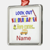 見て下さいここの幼稚園を出て来ます… 学校を挙げて下さい メタルオーナメント (左)