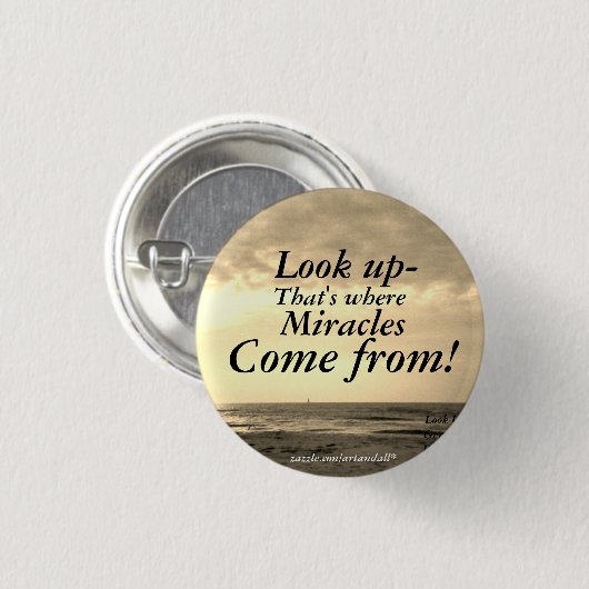 見上げる 缶バッジ (正面&裏面)