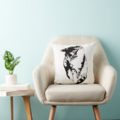 見下ろすタビー猫モノクロ枕 クッション (椅子)