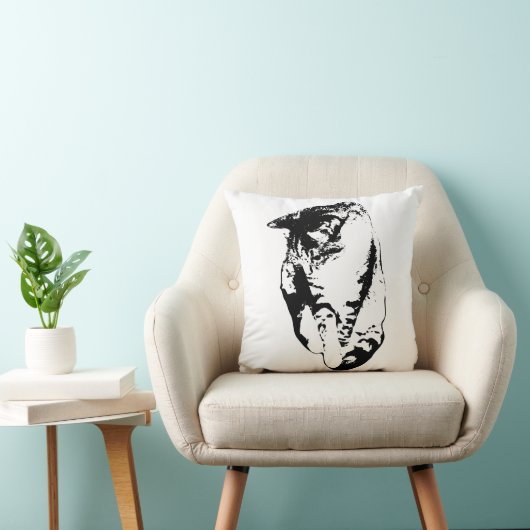 見下ろすタビー猫モノクロ枕 クッション (椅子)