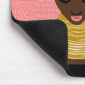 見下ろすピンクの黒い女性 |トライバルネックレス マウスパッド (コーナー)