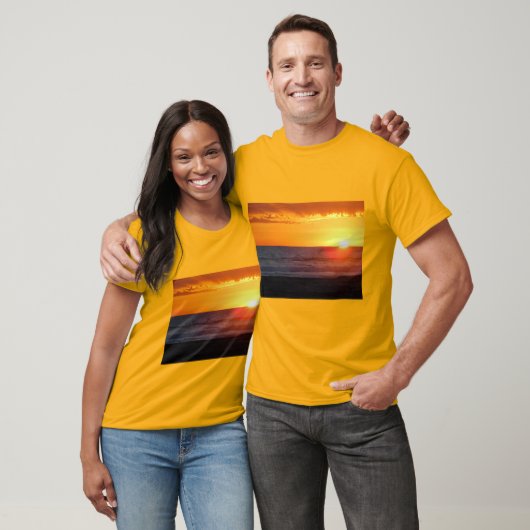 見事な白熱 Tシャツ (ユニセックス)