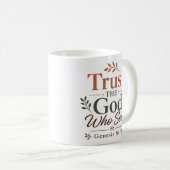 見守る神を信じよう クリスチャン向け励ましグッズ コーヒーマグカップ (正面右)