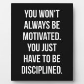 規律とモチベーション – 感動的トレーニング フォトプラーク (正面)