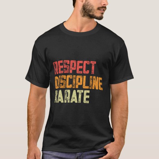 規律を重んじる空手家  Tシャツ (正面)