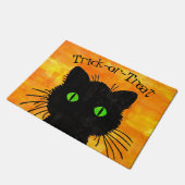 覗き見る黒猫オレンジトリック・オアトリート ドアマット (アングル)