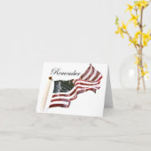 覚えるメモリアルデー – 古い栄光の中で十字架 カード (黄色い花)