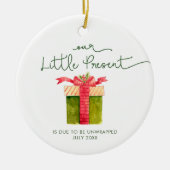 親を待ち望む私たちのパーソナライズされたささやかなプレゼント セラミックオーナメント (正面)