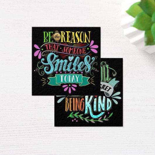 親切で他人をスマイルする (デスク)