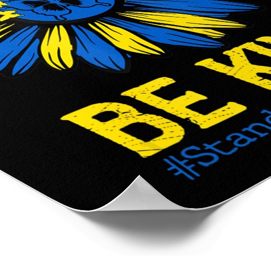 親切なウクライナはウクライナのヒマワリと立つウクライナ ポスター (角)