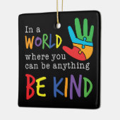 親切なクリスマス休暇を過ごせる世界で セラミックオーナメント (左)