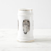 親切な目-アイスランドの馬 ビールジョッキ (中央)
