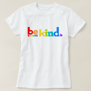 親切な虹色のグラフィックススローガン Tシャツ