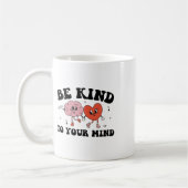 親切にあなたの心にグルービーレトロメンタルヘルス認識 コーヒーマグカップ (左)