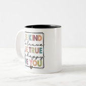 親切に勇気を持って本当に幸せになれ ツートーンマグカップ (正面左)