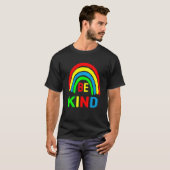 親切に私たちは皆人間である Tシャツ (正面フル)