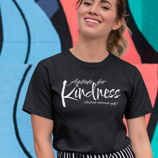 親切を求める闘いが醜い挑戦を克服する Tシャツ
