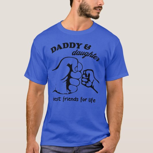 親友パパと娘の拳バンプ家族 Tシャツ (正面)