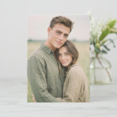 親密なグリーン ラスティック フォト 招待状 (スタンド正面)