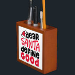 親愛Santa Define Good Christmasおもしろい ペンスタンド<br><div class="desc">これはおもしろいとおもしろい小さな赤と黒のデザインとよくはしゃぐトレンディーフォントちょうど休日に間に合う。Santa Define Good親愛は、休日ファッションとホームデコールアイテムの両方に最適。</div>