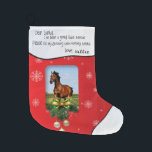 親愛Santa I've Good Redあなたの写真名を追加 ラージクリスマスストッキング<br><div class="desc">赤い背景グラデーションと、あなたの馬の写真のための長方形のフレームは、緑と金ゴールドはフレームの底で松の枝を弓飾る – 私たちはこのストッキングにも白いつま先を追加した – このクリスマスストッキングは手のような子供の中で書は、このメッセージを持っている：サンタジョーユア良いい小い馬だった。私のストッキングに馬のおやつをいっぱい入れて。愛（そして、あなたの馬の名前に署名） – すべての馬の所有者は彼らの甘やかされた為に1つ必要ウマ科の;)</div>