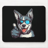 親指おもしろいを立てたサングラス犬 マウスパッド (正面)