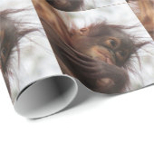 親指の包装紙を吸っているベビーのオランウータン ラッピングペーパー (ロールコーナー)