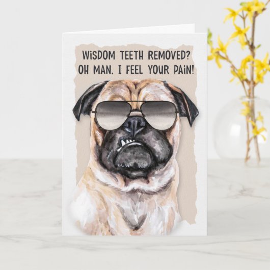 親知らずの歯を取り除おもしろいくパグ犬が元気になる カード (黄色い花)