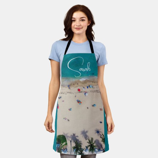 観光客日光浴フォト海モノグラム名 エプロン (着用した状態)