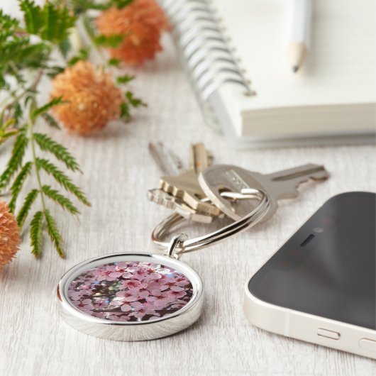 観賞用の花の木の上のピンクの花 キーホルダー (側面)